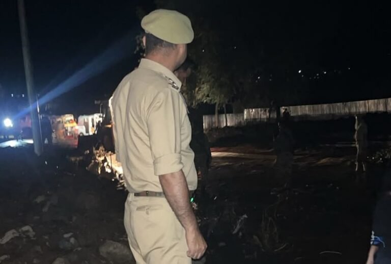 Bandipora Police rescue over 80 people after cloudbursts,flash floods