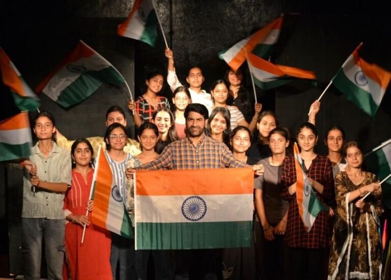 Balwant Thakur Launches ‘Har Ghar Tiranga’ Series at Natrang Jammu