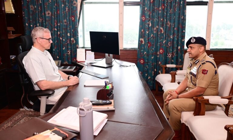 IGP Kashmir Sujit Kumar calls on CM Omar Abdullah