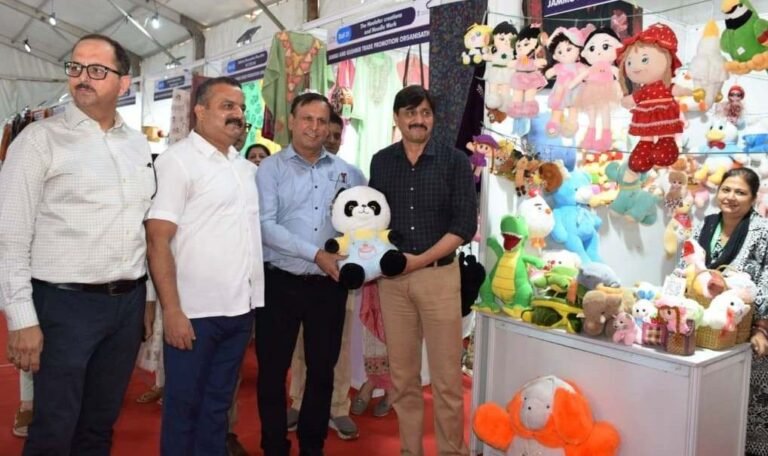 Jammu Expo 2026 Opens with Craft, Culture and Dogri Cuisine at Gole Market
